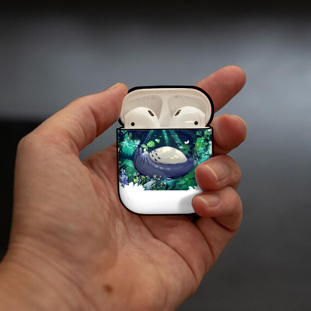 となりのトトロ 草壁メイ 草壁サツキ My Neighbor Totoro Satsuki Kusakabe Mei Kusakabe AirPods 第2世代保護ケース ハードシェル ブラック 耐衝撃・防指紋・カラビナ付き