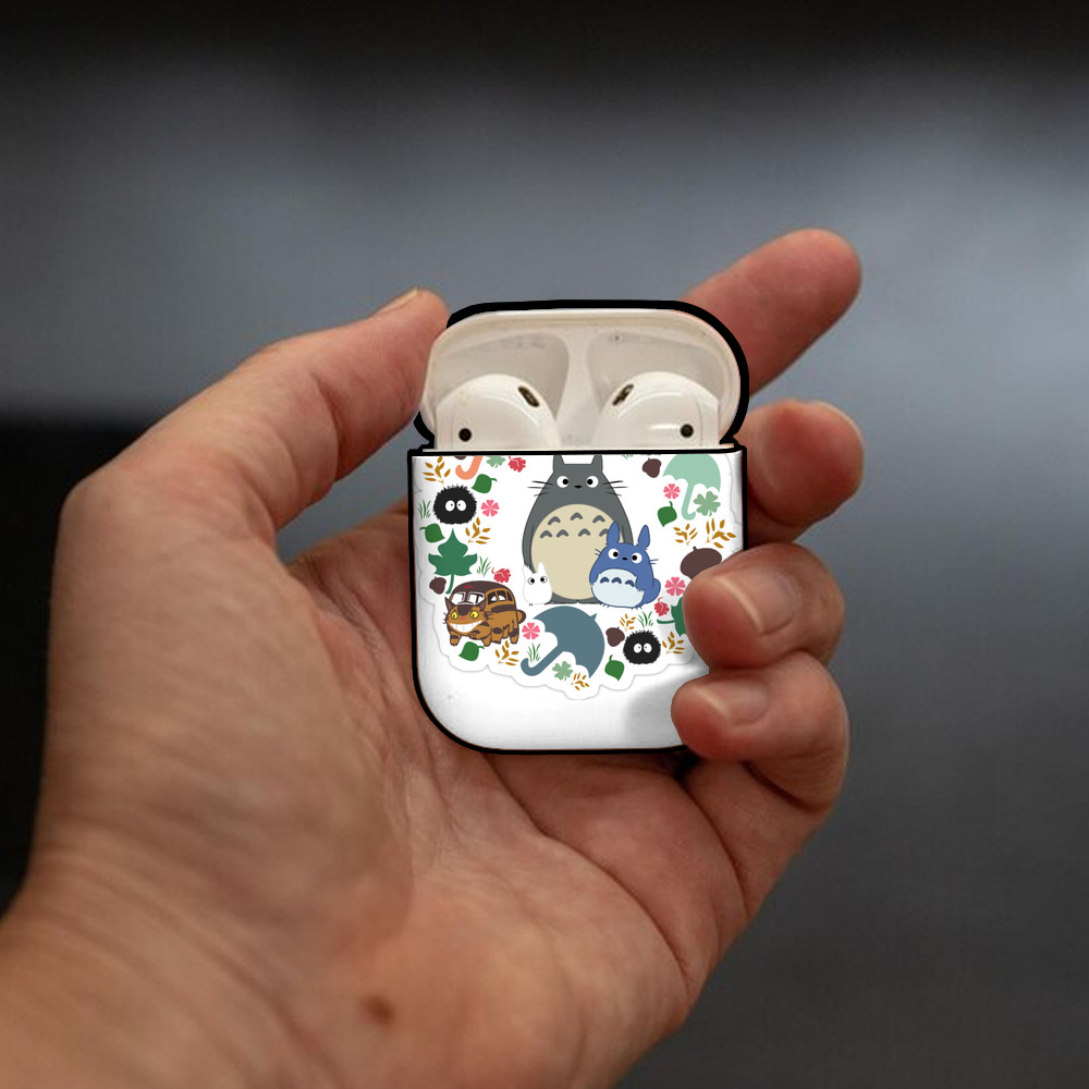 となりのトトロ 草壁メイ 草壁サツキ My Neighbor Totoro Satsuki Kusakabe Mei Kusakabe AirPods 第2世代保護ケース ハードシェル ブラック 耐衝撃・防指紋・カラビナ付き