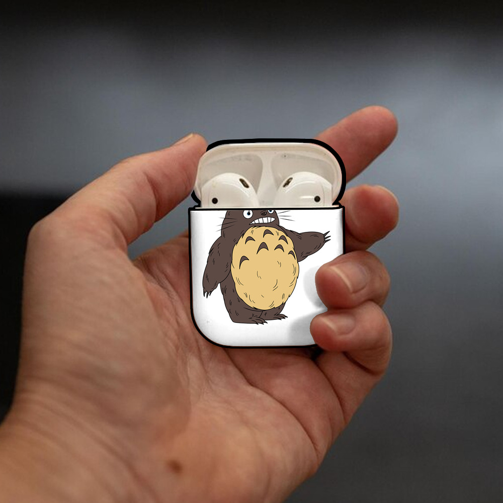 となりのトトロ 草壁メイ 草壁サツキ My Neighbor Totoro Satsuki Kusakabe Mei Kusakabe AirPods 第2世代保護ケース ハードシェル ブラック 耐衝撃・防指紋・カラビナ付き