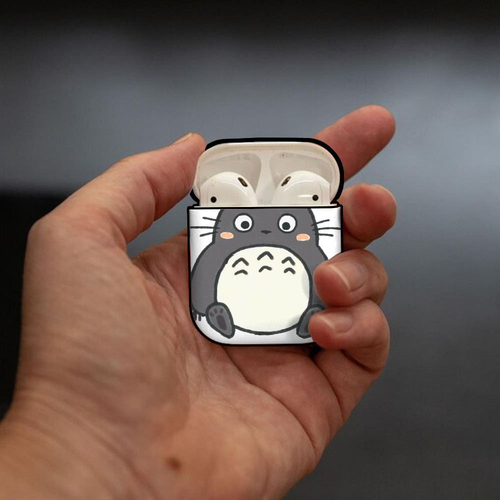 となりのトトロ 草壁メイ 草壁サツキ My Neighbor Totoro Satsuki Kusakabe Mei Kusakabe AirPods 第2世代保護ケース ハードシェル ブラック 耐衝撃・防指紋・カラビナ付き