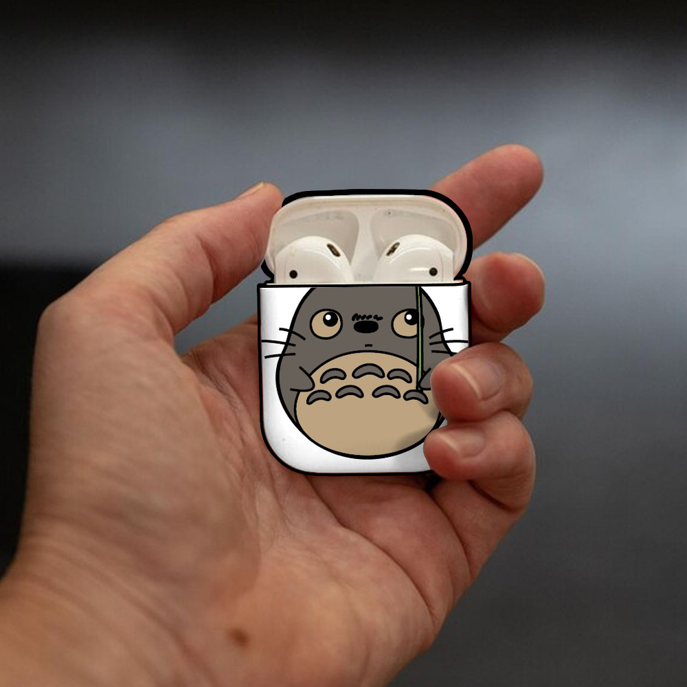 となりのトトロ 草壁メイ 草壁サツキ My Neighbor Totoro Satsuki Kusakabe Mei Kusakabe AirPods 第2世代保護ケース ハードシェル ブラック 耐衝撃・防指紋・カラビナ付き