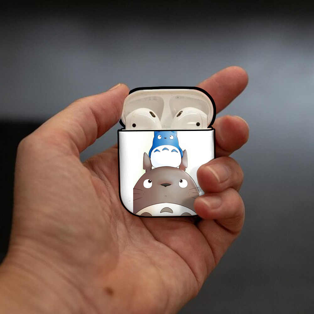 となりのトトロ 草壁メイ 草壁サツキ My Neighbor Totoro Satsuki Kusakabe Mei Kusakabe AirPods 第2世代保護ケース ハードシェル ブラック 耐衝撃・防指紋・カラビナ付き