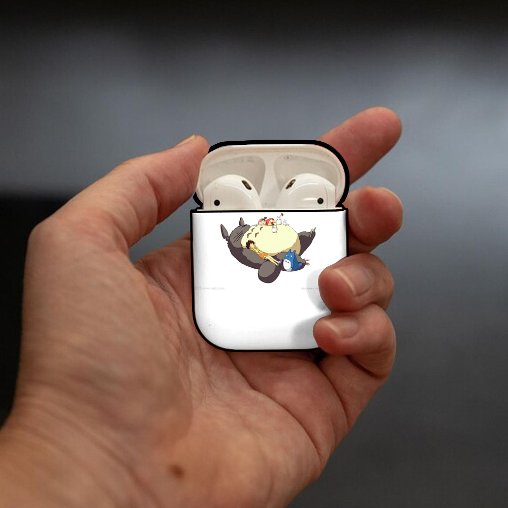 となりのトトロ 草壁メイ 草壁サツキ My Neighbor Totoro Satsuki Kusakabe Mei Kusakabe AirPods 第2世代保護ケース ハードシェル ブラック 耐衝撃・防指紋・カラビナ付き