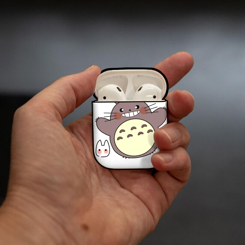 となりのトトロ 草壁メイ 草壁サツキ My Neighbor Totoro Satsuki Kusakabe Mei Kusakabe AirPods 第2世代保護ケース ハードシェル ブラック 耐衝撃・防指紋・カラビナ付き