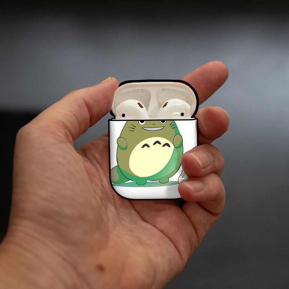 となりのトトロ 草壁メイ 草壁サツキ My Neighbor Totoro Satsuki Kusakabe Mei Kusakabe AirPods 第2世代保護ケース ハードシェル ブラック 耐衝撃・防指紋・カラビナ付き
