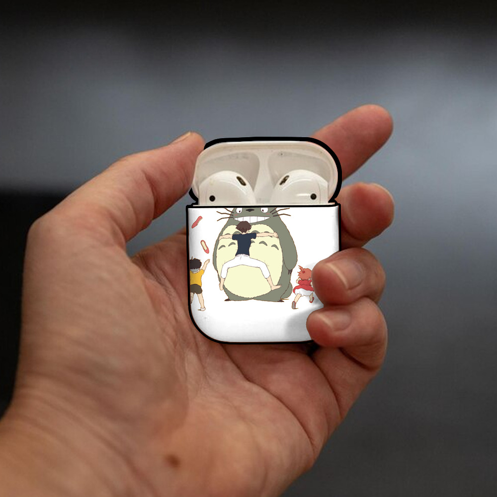 となりのトトロ 草壁メイ 草壁サツキ My Neighbor Totoro Satsuki Kusakabe Mei Kusakabe AirPods 第2世代保護ケース ハードシェル ブラック 耐衝撃・防指紋・カラビナ付き