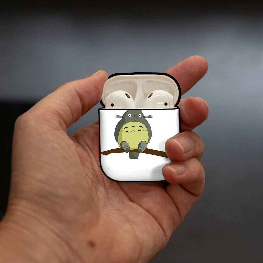 となりのトトロ 草壁メイ 草壁サツキ My Neighbor Totoro Satsuki Kusakabe Mei Kusakabe AirPods 第2世代保護ケース ハードシェル ブラック 耐衝撃・防指紋・カラビナ付き