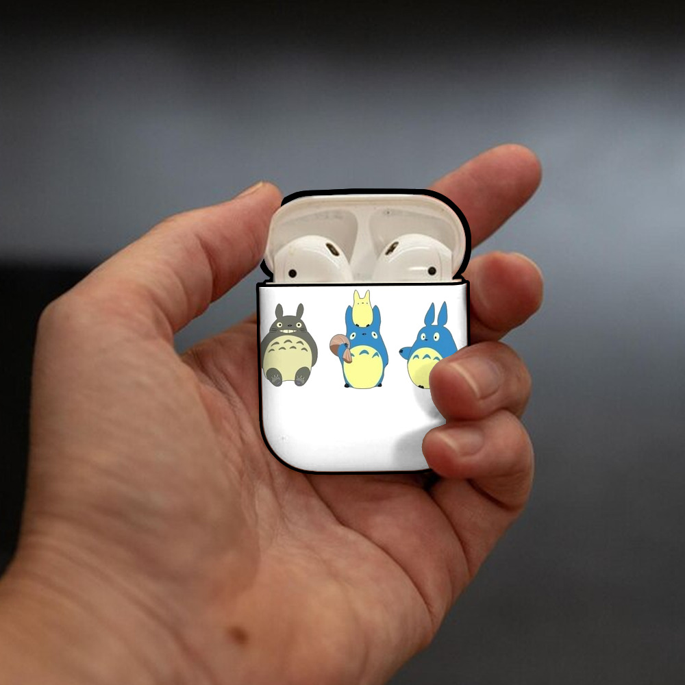 となりのトトロ 草壁メイ 草壁サツキ My Neighbor Totoro Satsuki Kusakabe Mei Kusakabe AirPods 第2世代保護ケース ハードシェル ブラック 耐衝撃・防指紋・カラビナ付き