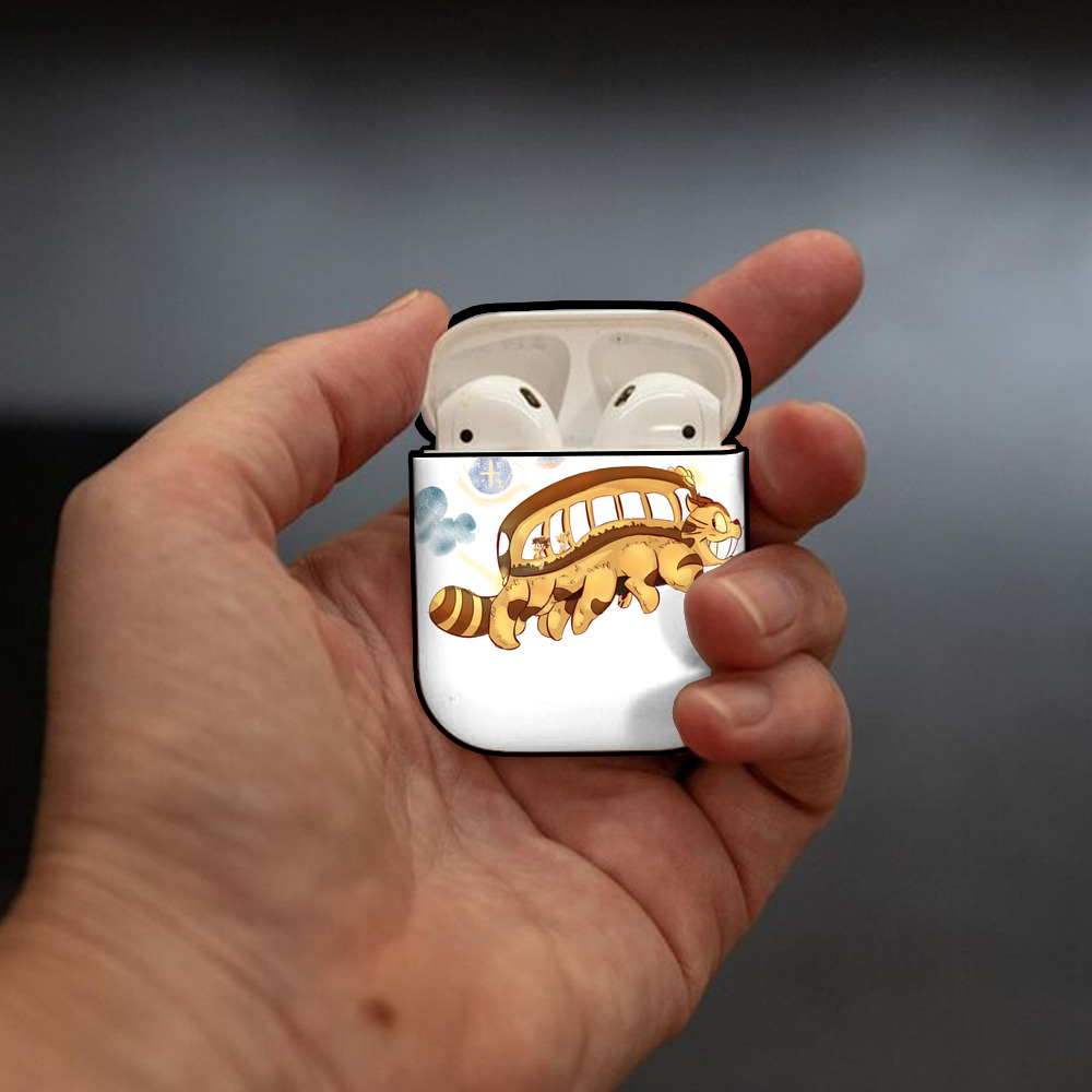 となりのトトロ 草壁メイ 草壁サツキ My Neighbor Totoro Satsuki Kusakabe Mei Kusakabe AirPods 第2世代保護ケース ハードシェル ブラック 耐衝撃・防指紋・カラビナ付き