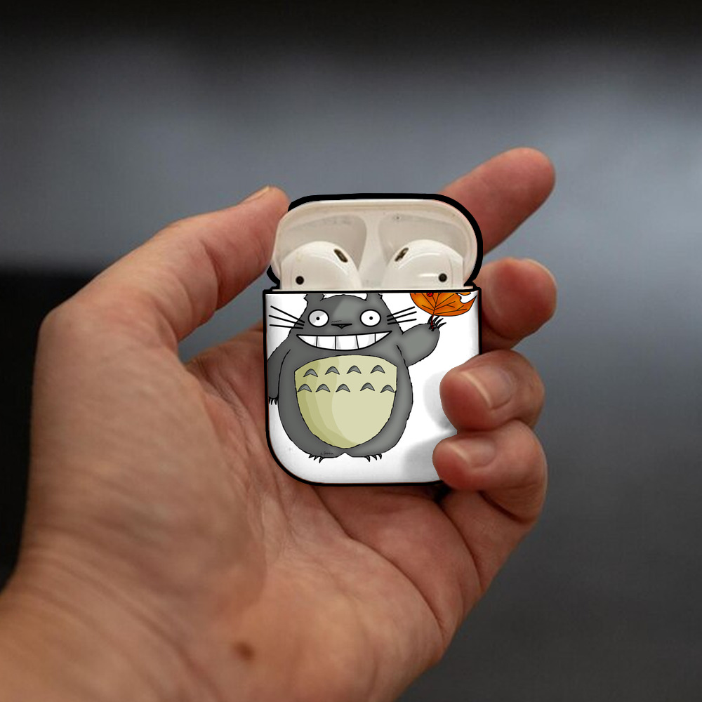 となりのトトロ 草壁メイ 草壁サツキ My Neighbor Totoro Satsuki Kusakabe Mei Kusakabe AirPods 第2世代保護ケース ハードシェル ブラック 耐衝撃・防指紋・カラビナ付き