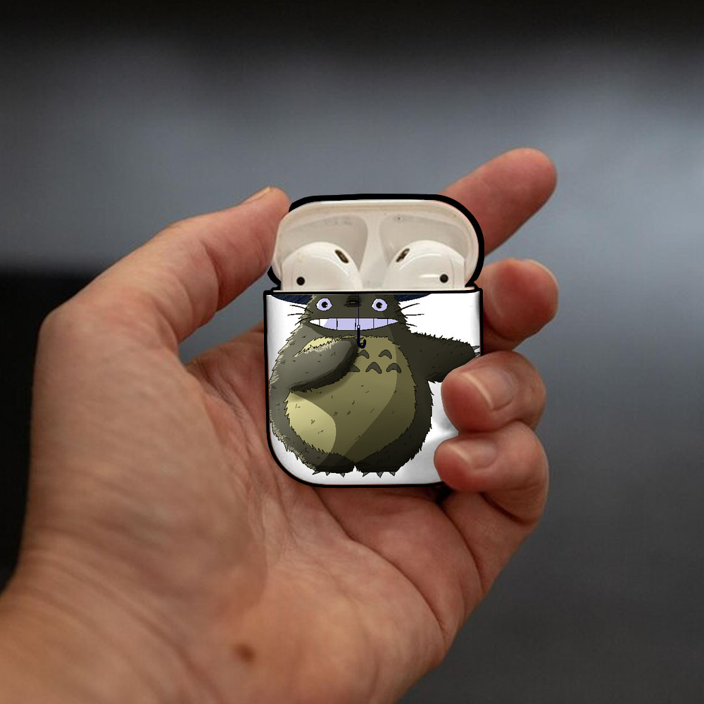 となりのトトロ 草壁メイ 草壁サツキ My Neighbor Totoro Satsuki Kusakabe Mei Kusakabe AirPods 第2世代保護ケース ハードシェル ブラック 耐衝撃・防指紋・カラビナ付き