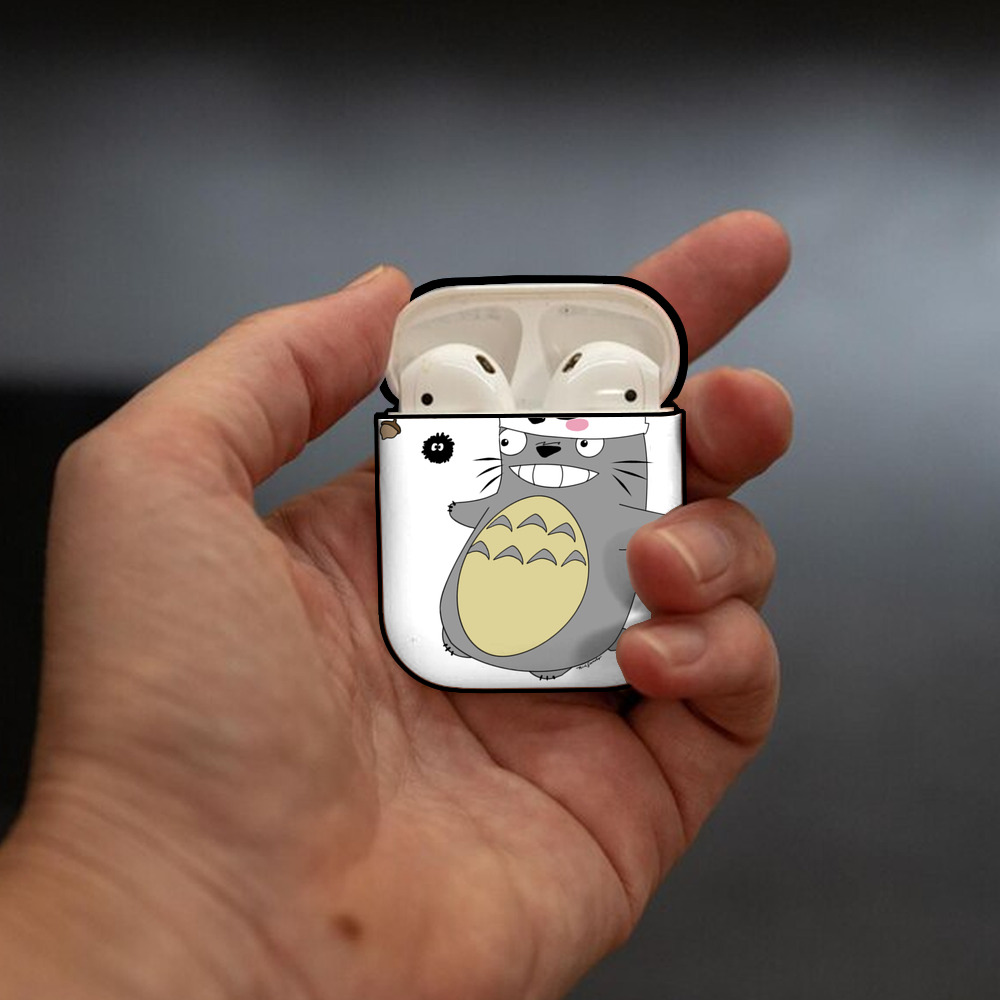 となりのトトロ 草壁メイ 草壁サツキ My Neighbor Totoro Satsuki Kusakabe Mei Kusakabe AirPods 第2世代保護ケース ハードシェル ブラック 耐衝撃・防指紋・カラビナ付き