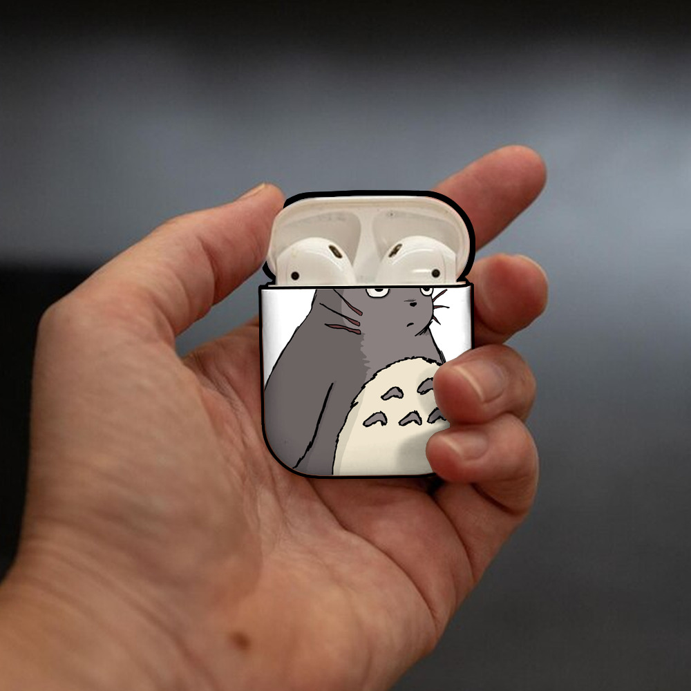 となりのトトロ 草壁メイ 草壁サツキ My Neighbor Totoro Satsuki Kusakabe Mei Kusakabe AirPods 第2世代保護ケース ハードシェル ブラック 耐衝撃・防指紋・カラビナ付き