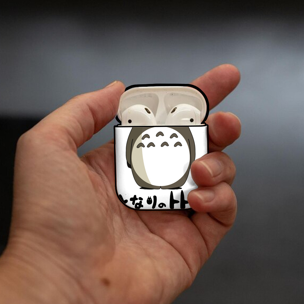 となりのトトロ 草壁メイ 草壁サツキ My Neighbor Totoro Satsuki Kusakabe Mei Kusakabe AirPods 第2世代保護ケース ハードシェル ブラック 耐衝撃・防指紋・カラビナ付き