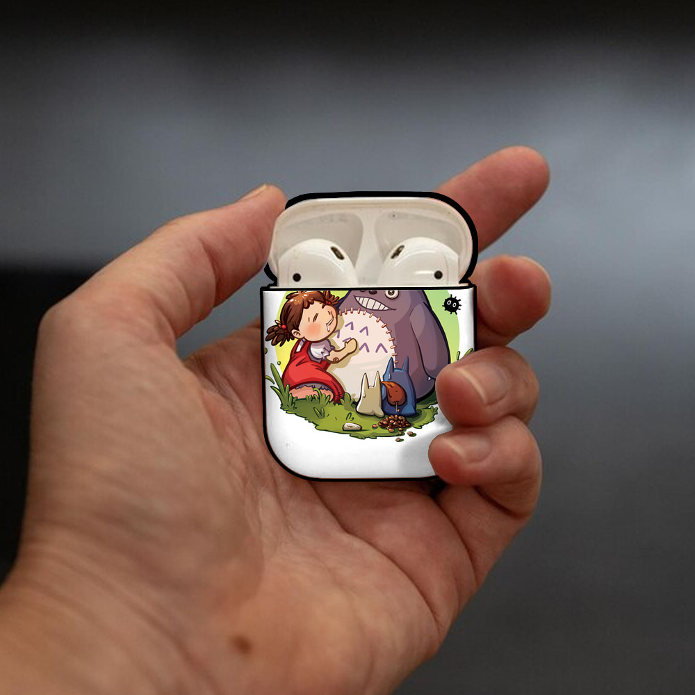 となりのトトロ 草壁メイ 草壁サツキ My Neighbor Totoro Satsuki Kusakabe Mei Kusakabe AirPods 第2世代保護ケース ハードシェル ブラック 耐衝撃・防指紋・カラビナ付き