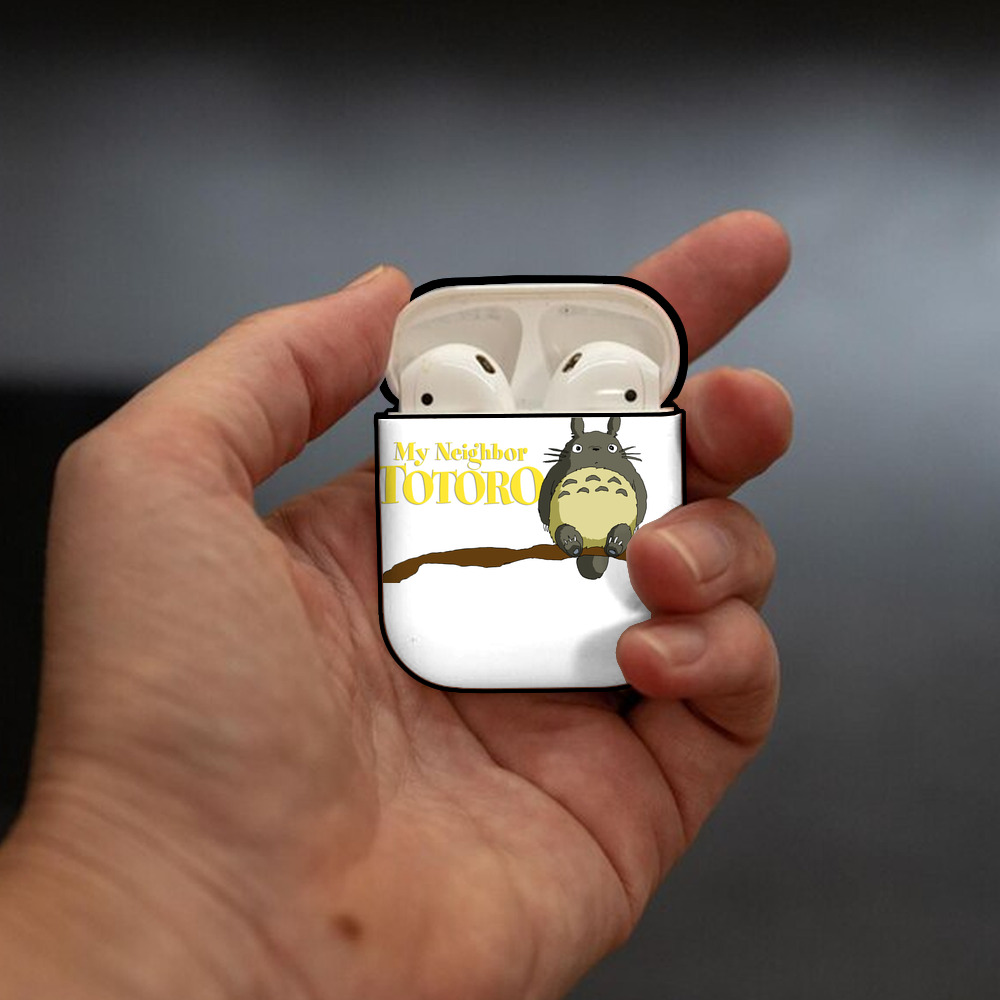 となりのトトロ 草壁メイ 草壁サツキ My Neighbor Totoro Satsuki Kusakabe Mei Kusakabe AirPods 第2世代保護ケース ハードシェル ブラック 耐衝撃・防指紋・カラビナ付き
