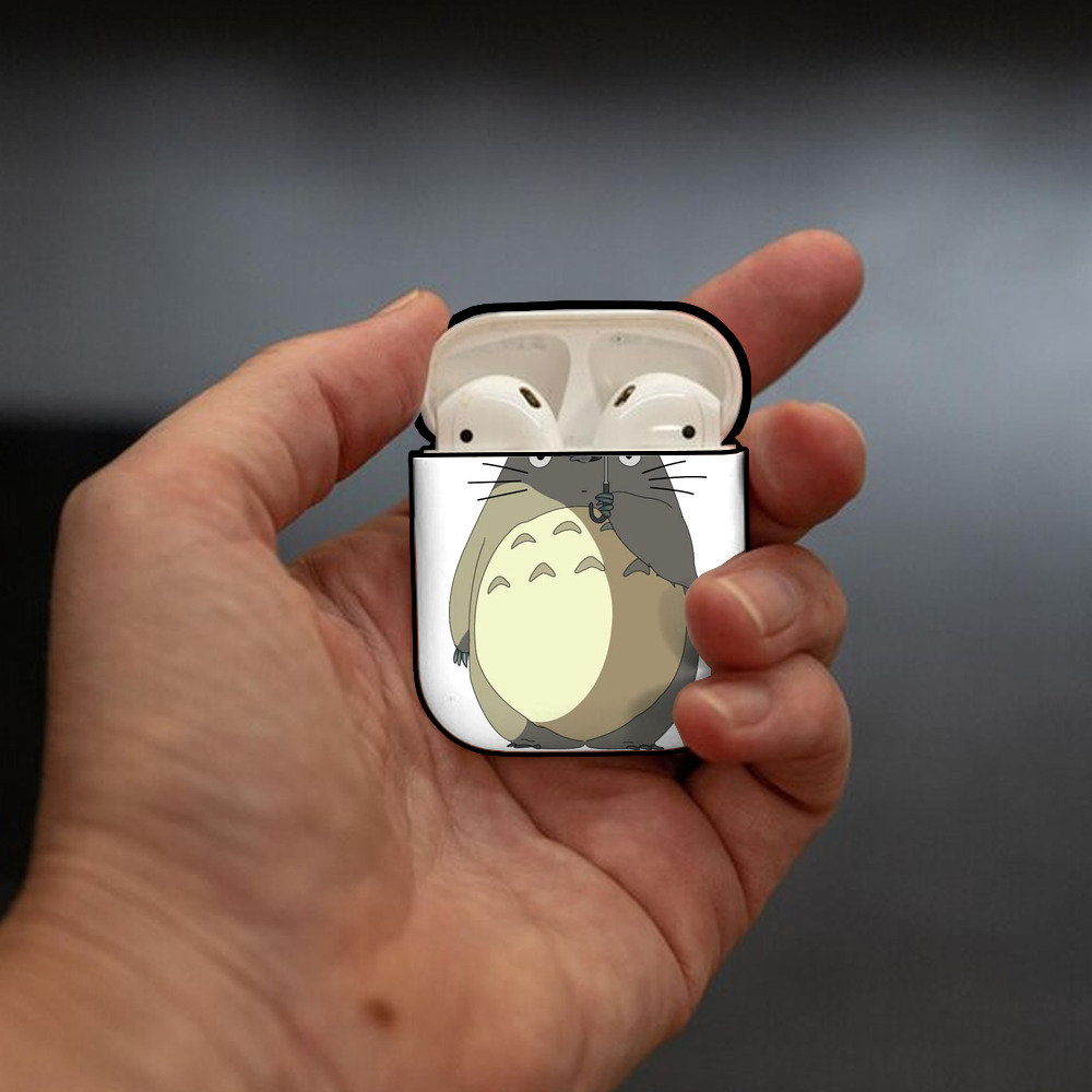 となりのトトロ 草壁メイ 草壁サツキ My Neighbor Totoro Satsuki Kusakabe Mei Kusakabe AirPods 第2世代保護ケース ハードシェル ブラック 耐衝撃・防指紋・カラビナ付き
