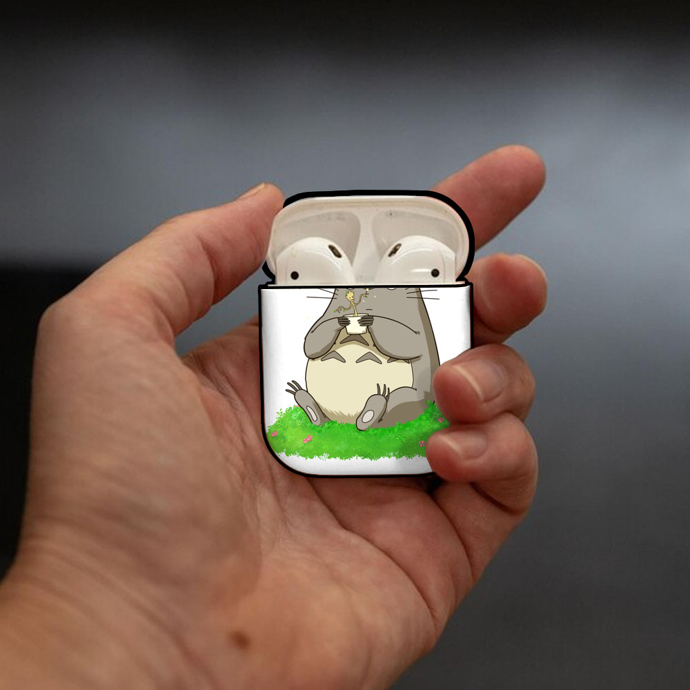 となりのトトロ 草壁メイ 草壁サツキ My Neighbor Totoro Satsuki Kusakabe Mei Kusakabe AirPods 第2世代保護ケース ハードシェル ブラック 耐衝撃・防指紋・カラビナ付き