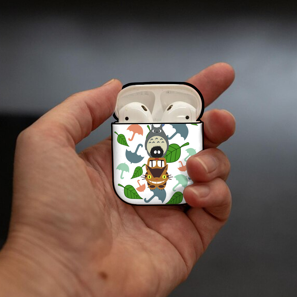 となりのトトロ 草壁メイ 草壁サツキ My Neighbor Totoro Satsuki Kusakabe Mei Kusakabe AirPods 第2世代保護ケース ハードシェル ブラック 耐衝撃・防指紋・カラビナ付き