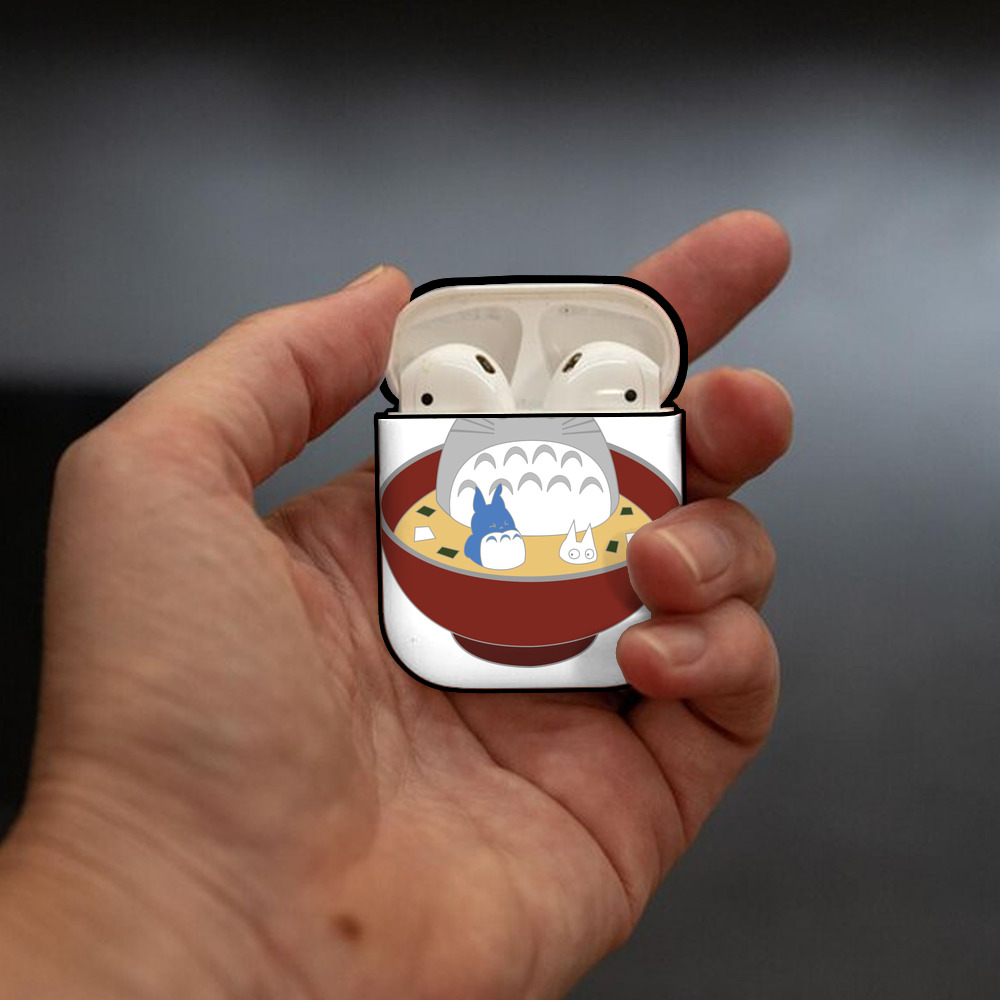 となりのトトロ 草壁メイ 草壁サツキ My Neighbor Totoro Satsuki Kusakabe Mei Kusakabe AirPods 第2世代保護ケース ハードシェル ブラック 耐衝撃・防指紋・カラビナ付き