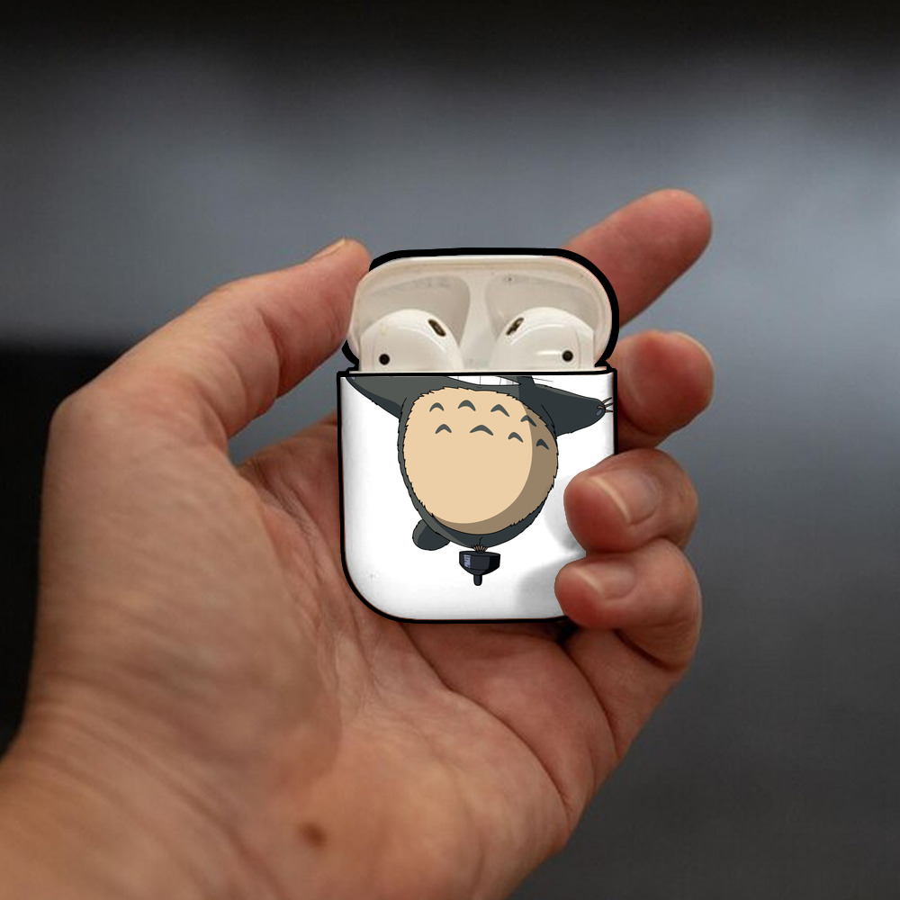 となりのトトロ 草壁メイ 草壁サツキ My Neighbor Totoro Satsuki Kusakabe Mei Kusakabe AirPods 第2世代保護ケース ハードシェル ブラック 耐衝撃・防指紋・カラビナ付き