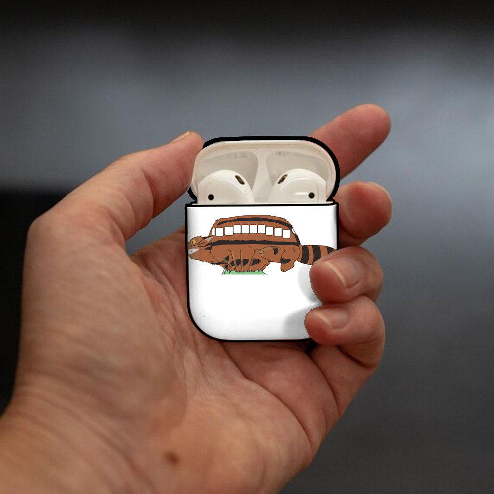 となりのトトロ 草壁メイ 草壁サツキ My Neighbor Totoro Satsuki Kusakabe Mei Kusakabe AirPods 第2世代保護ケース ハードシェル ブラック 耐衝撃・防指紋・カラビナ付き