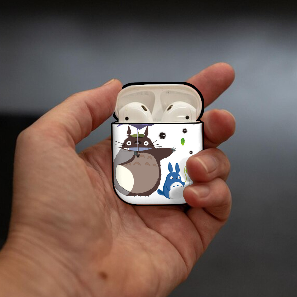 となりのトトロ 草壁メイ 草壁サツキ My Neighbor Totoro Satsuki Kusakabe Mei Kusakabe AirPods 第2世代保護ケース ハードシェル ブラック 耐衝撃・防指紋・カラビナ付き