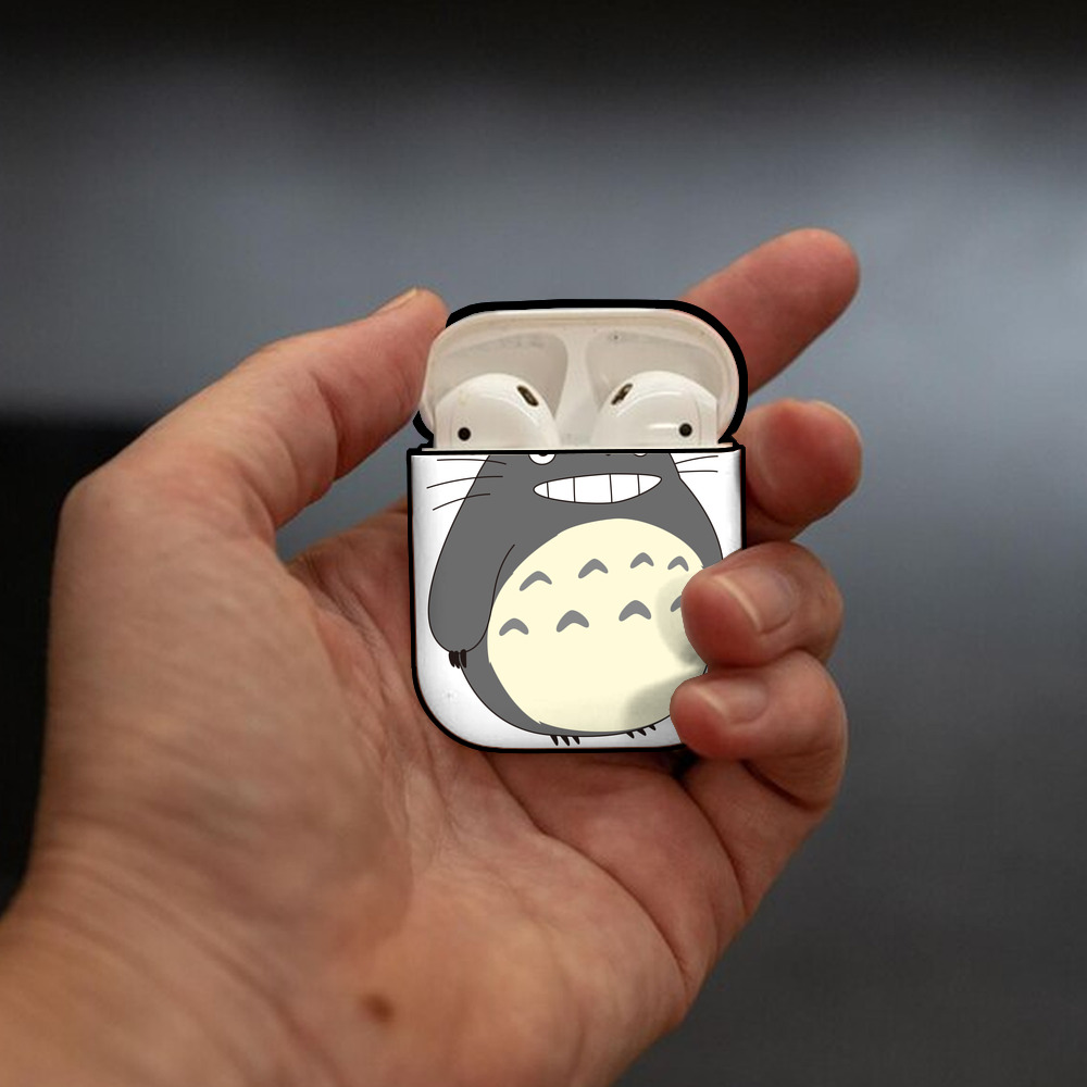 となりのトトロ 草壁メイ 草壁サツキ My Neighbor Totoro Satsuki Kusakabe Mei Kusakabe AirPods 第2世代保護ケース ハードシェル ブラック 耐衝撃・防指紋・カラビナ付き