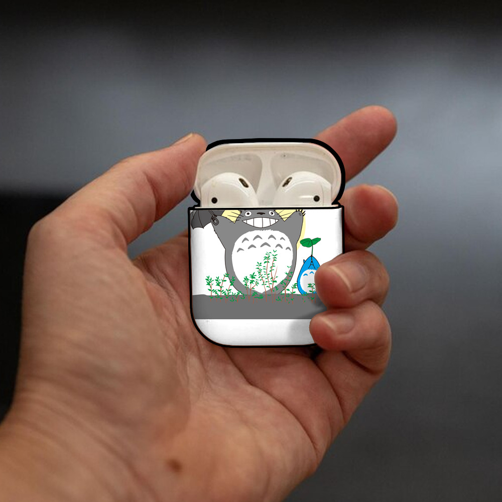 となりのトトロ 草壁メイ 草壁サツキ My Neighbor Totoro Satsuki Kusakabe Mei Kusakabe AirPods 第2世代保護ケース ハードシェル ブラック 耐衝撃・防指紋・カラビナ付き