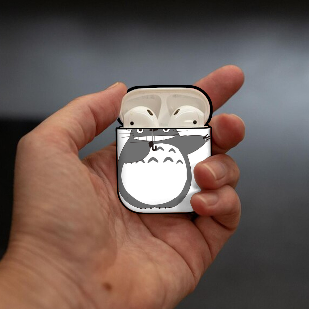 となりのトトロ 草壁メイ 草壁サツキ My Neighbor Totoro Satsuki Kusakabe Mei Kusakabe AirPods 第2世代保護ケース ハードシェル ブラック 耐衝撃・防指紋・カラビナ付き
