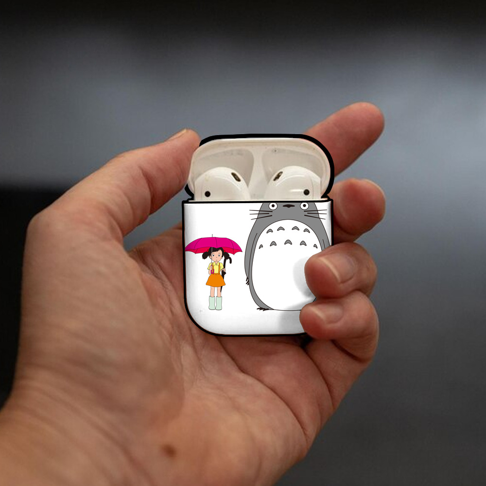 となりのトトロ 草壁メイ 草壁サツキ My Neighbor Totoro Satsuki Kusakabe Mei Kusakabe AirPods 第2世代保護ケース ハードシェル ブラック 耐衝撃・防指紋・カラビナ付き