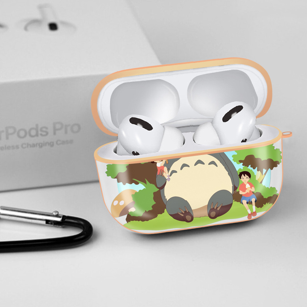 となりのトトロ 草壁メイ 草壁サツキ My Neighbor Totoro Satsuki Kusakabe Mei Kusakabe 【AirPods Pro用】ハードシェル保護ケース｜耐衝撃・防指紋・カラビナ付き商品仕様