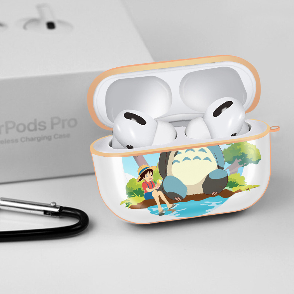 となりのトトロ 草壁メイ 草壁サツキ My Neighbor Totoro Satsuki Kusakabe Mei Kusakabe 【AirPods Pro用】ハードシェル保護ケース｜耐衝撃・防指紋・カラビナ付き商品仕様