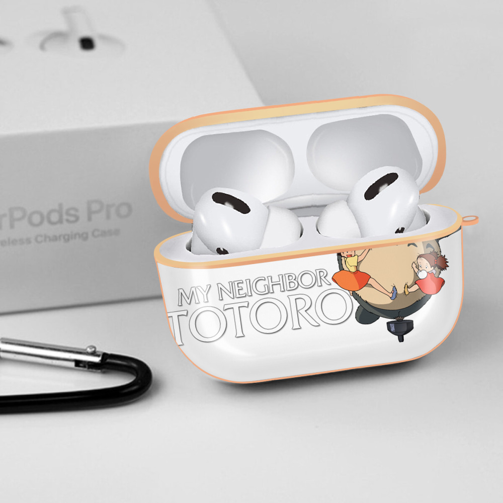 となりのトトロ 草壁メイ 草壁サツキ My Neighbor Totoro Satsuki Kusakabe Mei Kusakabe 【AirPods Pro用】ハードシェル保護ケース｜耐衝撃・防指紋・カラビナ付き商品仕様