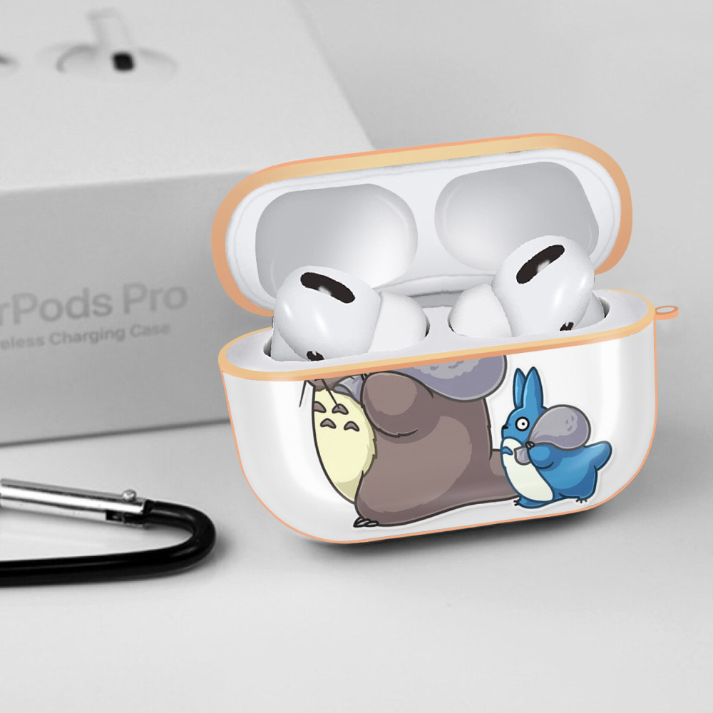 となりのトトロ 草壁メイ 草壁サツキ My Neighbor Totoro Satsuki Kusakabe Mei Kusakabe 【AirPods Pro用】ハードシェル保護ケース｜耐衝撃・防指紋・カラビナ付き商品仕様
