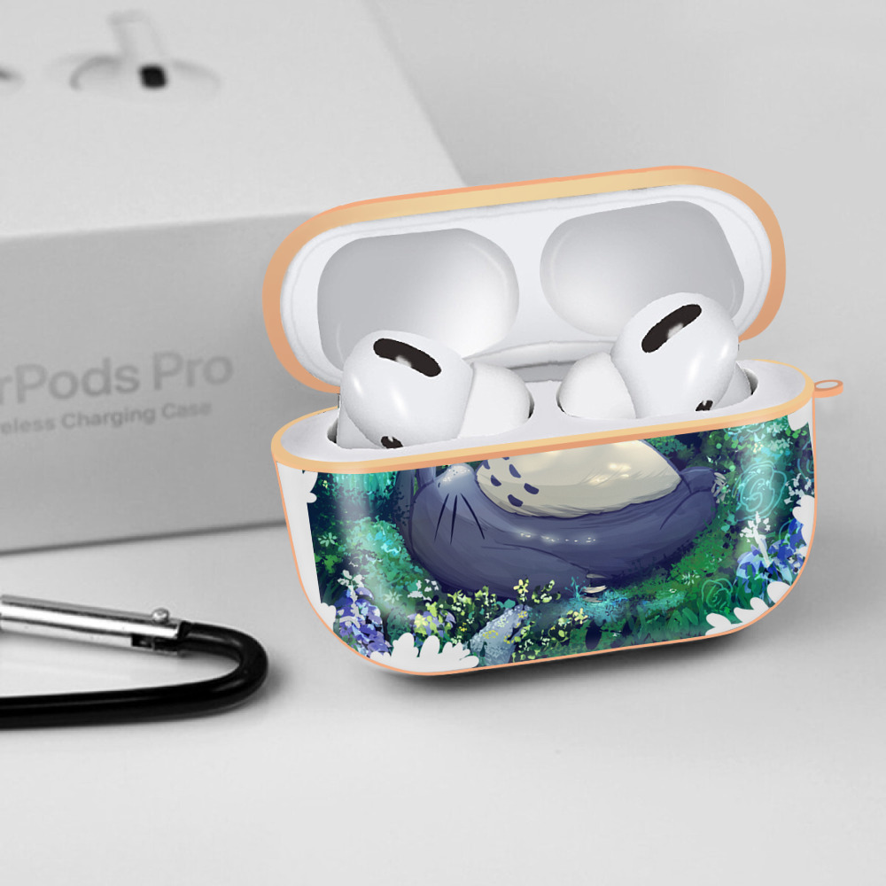 となりのトトロ 草壁メイ 草壁サツキ My Neighbor Totoro Satsuki Kusakabe Mei Kusakabe 【AirPods Pro用】ハードシェル保護ケース｜耐衝撃・防指紋・カラビナ付き商品仕様