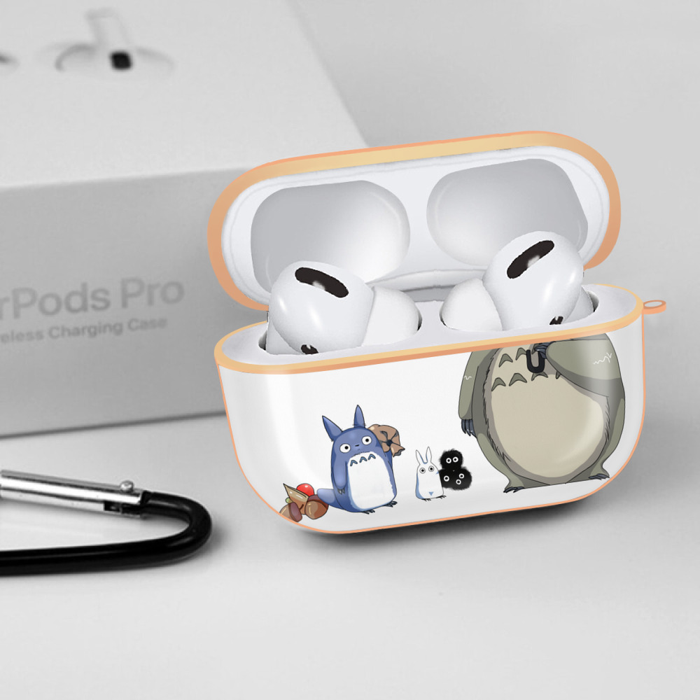 となりのトトロ 草壁メイ 草壁サツキ My Neighbor Totoro Satsuki Kusakabe Mei Kusakabe 【AirPods Pro用】ハードシェル保護ケース｜耐衝撃・防指紋・カラビナ付き商品仕様