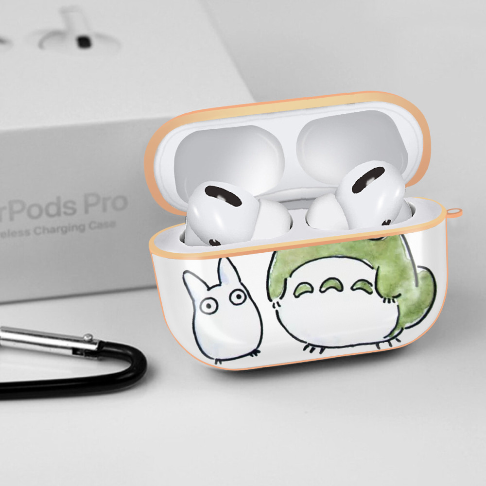 となりのトトロ 草壁メイ 草壁サツキ My Neighbor Totoro Satsuki Kusakabe Mei Kusakabe 【AirPods Pro用】ハードシェル保護ケース｜耐衝撃・防指紋・カラビナ付き商品仕様