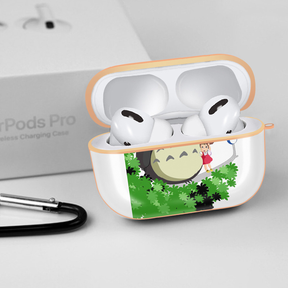 となりのトトロ 草壁メイ 草壁サツキ My Neighbor Totoro Satsuki Kusakabe Mei Kusakabe 【AirPods Pro用】ハードシェル保護ケース｜耐衝撃・防指紋・カラビナ付き商品仕様