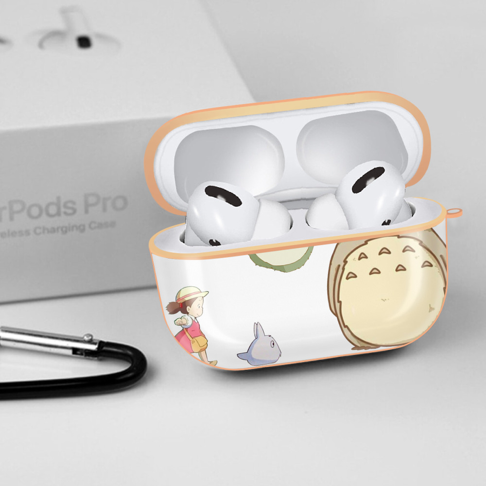 となりのトトロ 草壁メイ 草壁サツキ My Neighbor Totoro Satsuki Kusakabe Mei Kusakabe 【AirPods Pro用】ハードシェル保護ケース｜耐衝撃・防指紋・カラビナ付き商品仕様