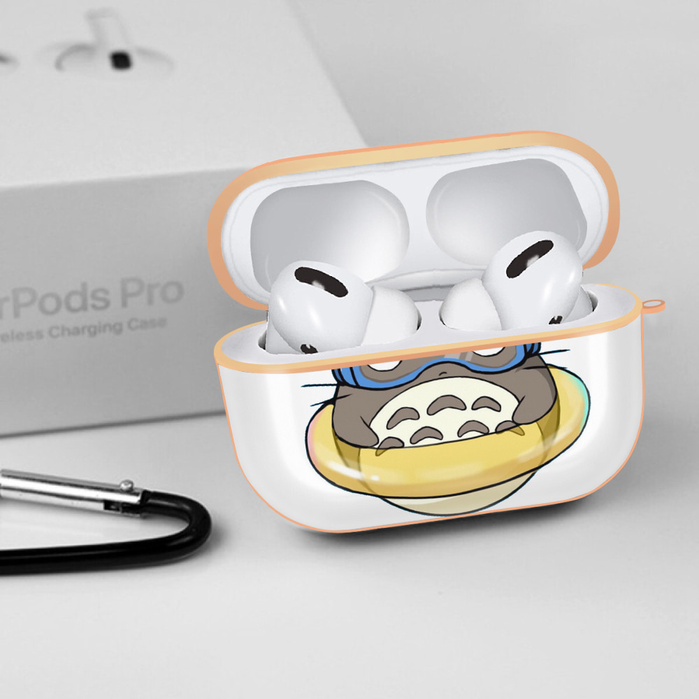 となりのトトロ 草壁メイ 草壁サツキ My Neighbor Totoro Satsuki Kusakabe Mei Kusakabe 【AirPods Pro用】ハードシェル保護ケース｜耐衝撃・防指紋・カラビナ付き商品仕様