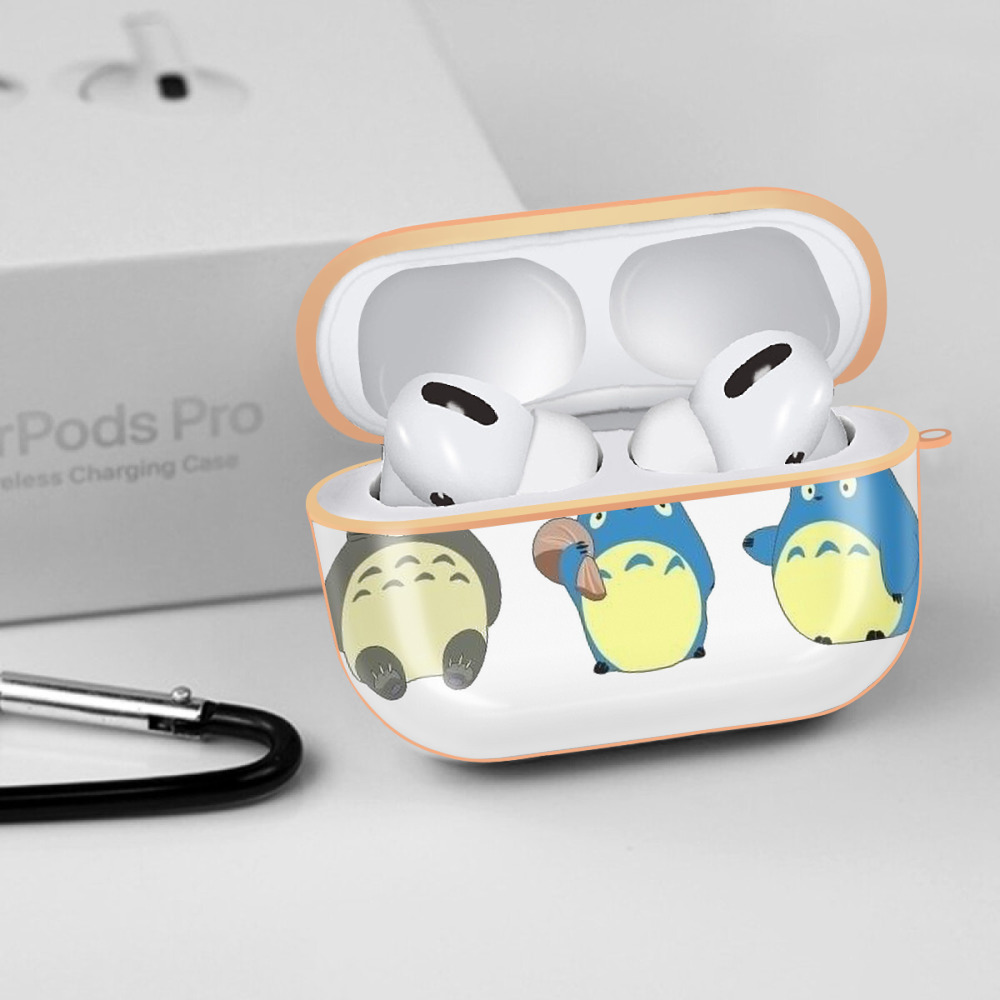 となりのトトロ 草壁メイ 草壁サツキ My Neighbor Totoro Satsuki Kusakabe Mei Kusakabe 【AirPods Pro用】ハードシェル保護ケース｜耐衝撃・防指紋・カラビナ付き商品仕様