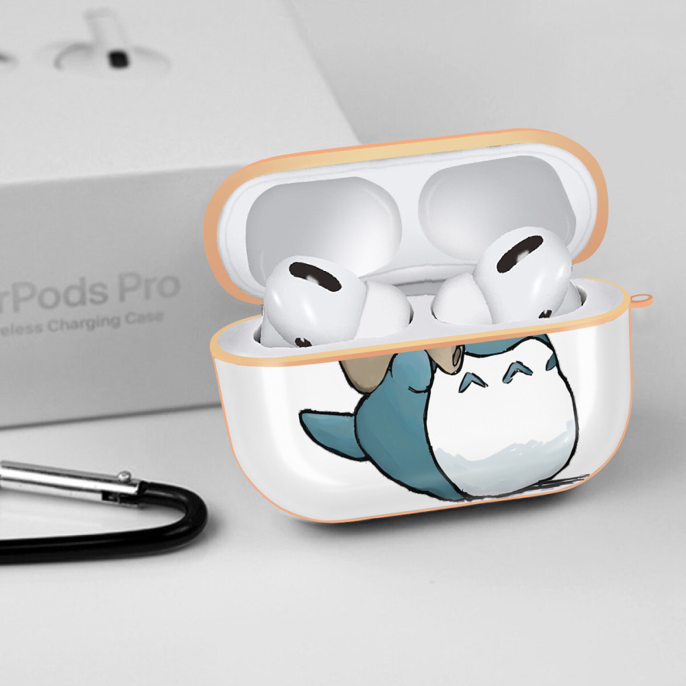 となりのトトロ 草壁メイ 草壁サツキ My Neighbor Totoro Satsuki Kusakabe Mei Kusakabe 【AirPods Pro用】ハードシェル保護ケース｜耐衝撃・防指紋・カラビナ付き商品仕様