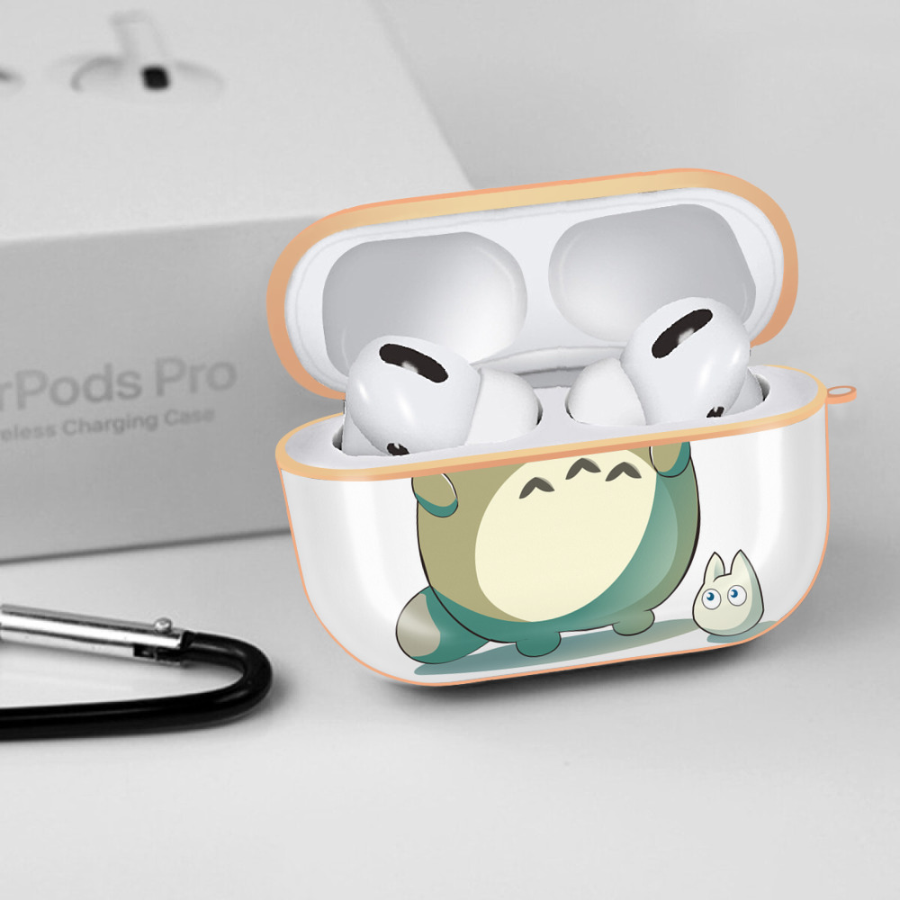 となりのトトロ 草壁メイ 草壁サツキ My Neighbor Totoro Satsuki Kusakabe Mei Kusakabe 【AirPods Pro用】ハードシェル保護ケース｜耐衝撃・防指紋・カラビナ付き商品仕様